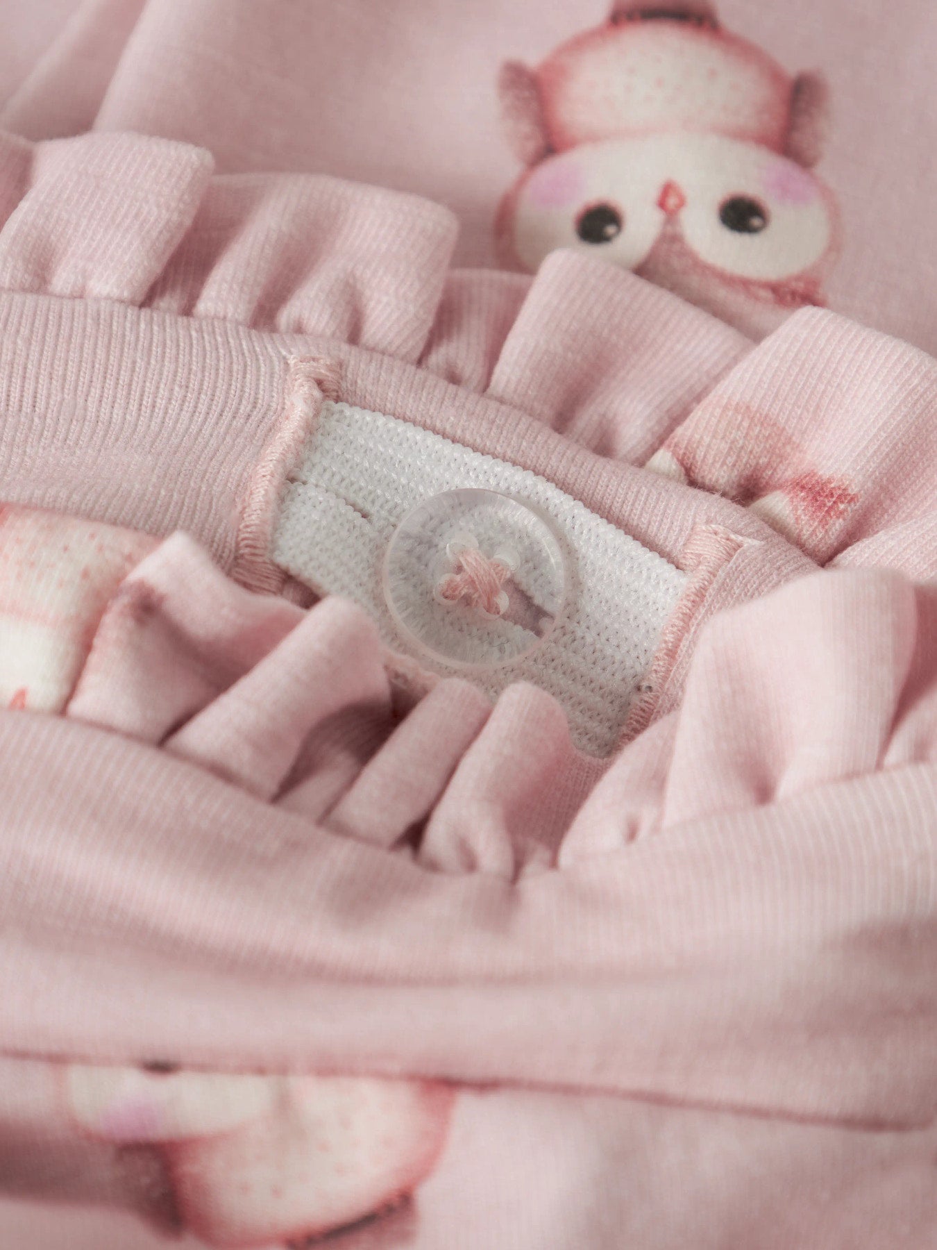 Name It Netie ljusrosa babybyxa i färgen Lotus med ugglemönster, volangmidja och rosett för flicka