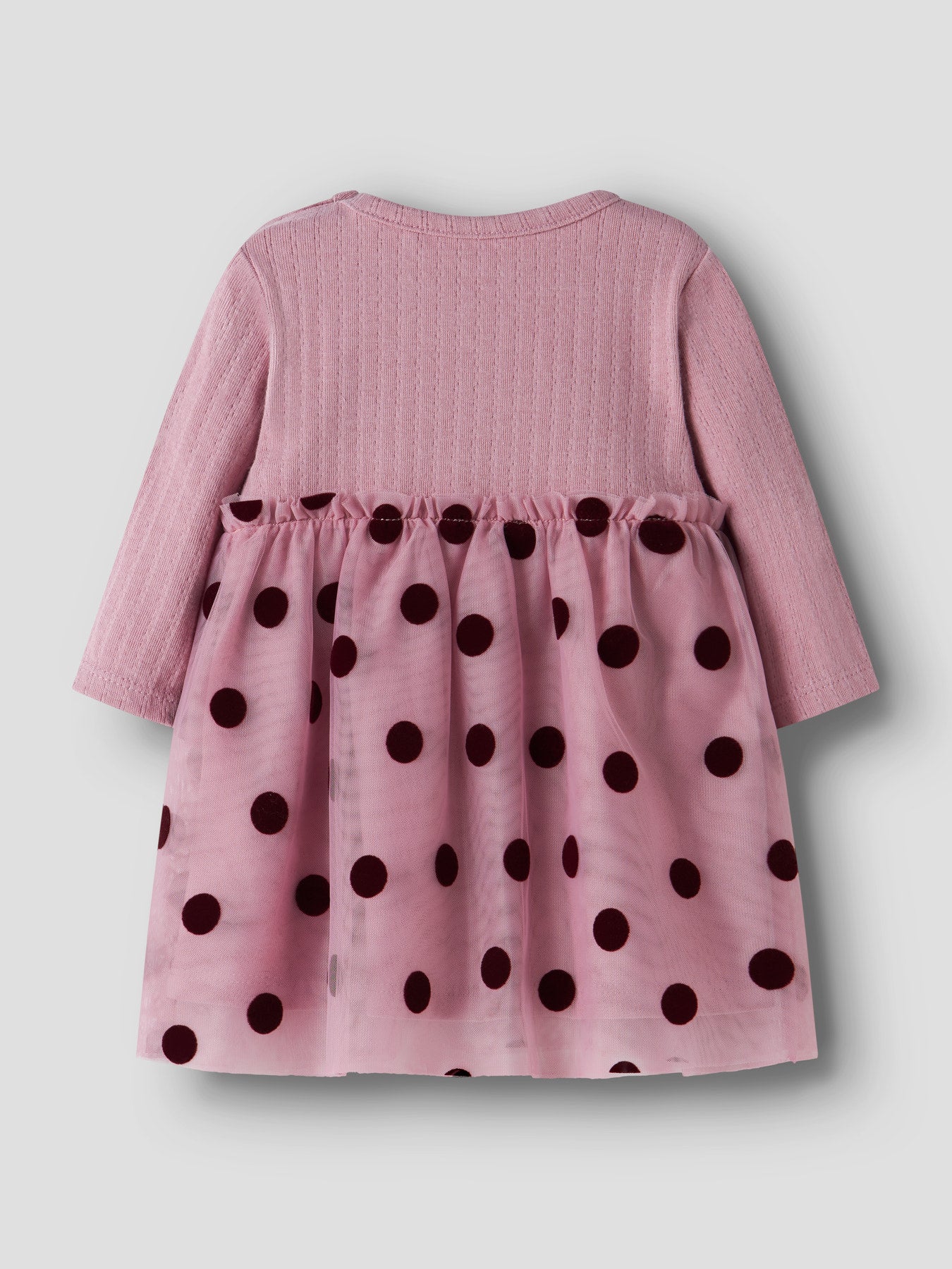 Name It Nagina rosa babyklänning till flicka med lång ärm och prickig tyllkjol.