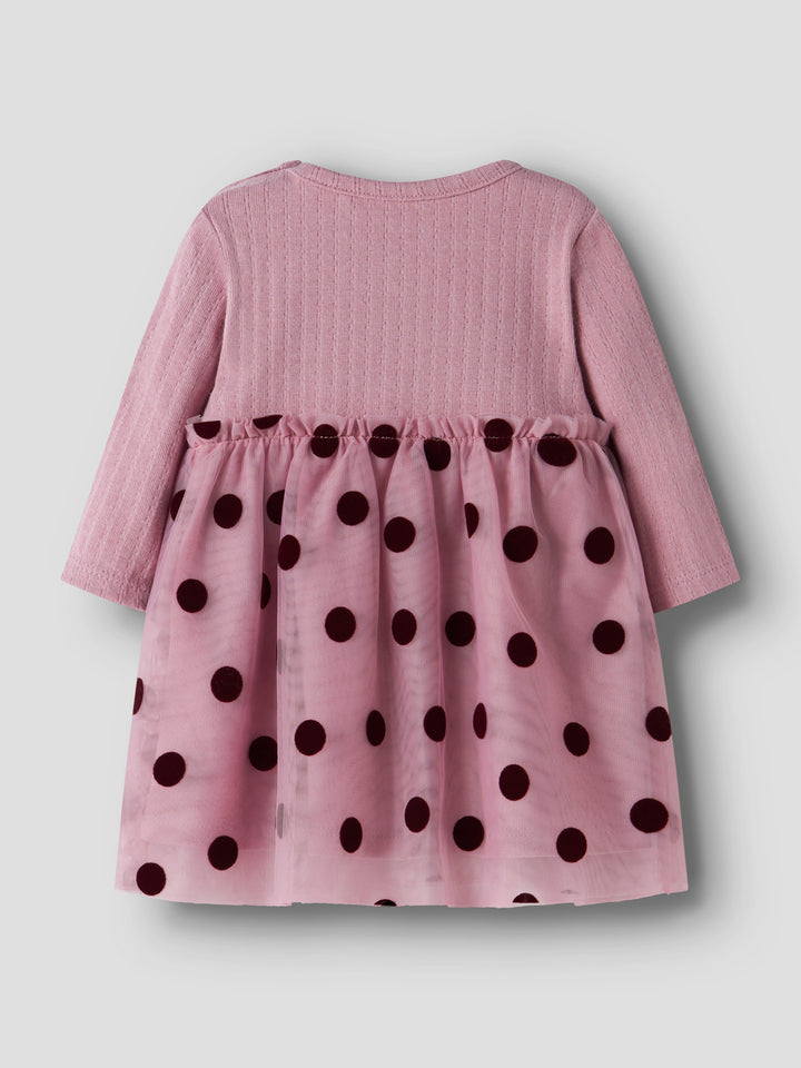 Name It Nagina rosa babyklänning till flicka med lång ärm och prickig tyllkjol.