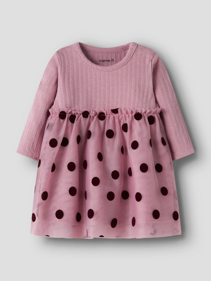Name It Nagina rosa babyklänning till flicka med lång ärm och prickig tyllkjol.