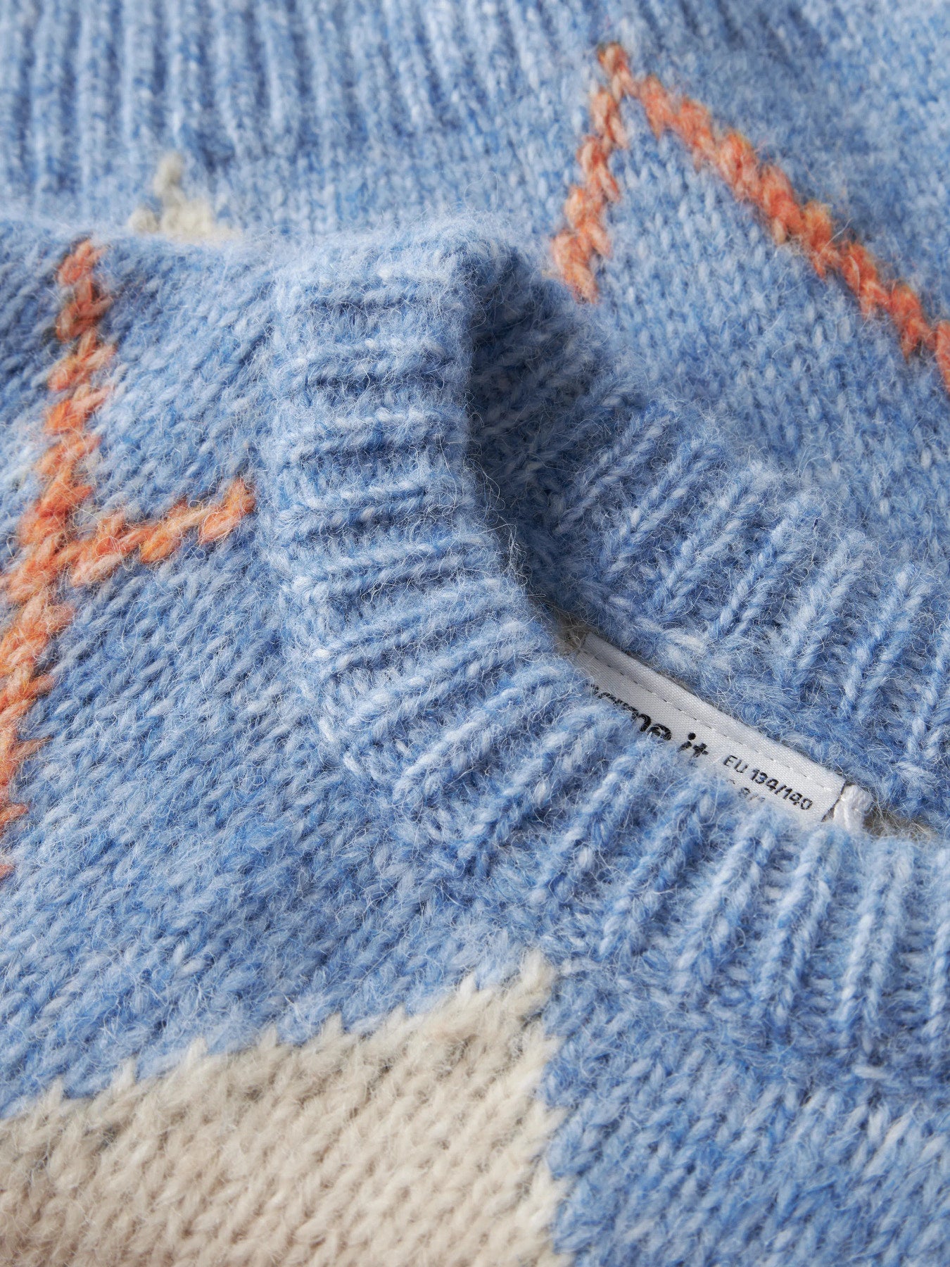 Name It Noreen stickad tröja ljusblå  med naturvit och orange rutmönster för kids flicka
