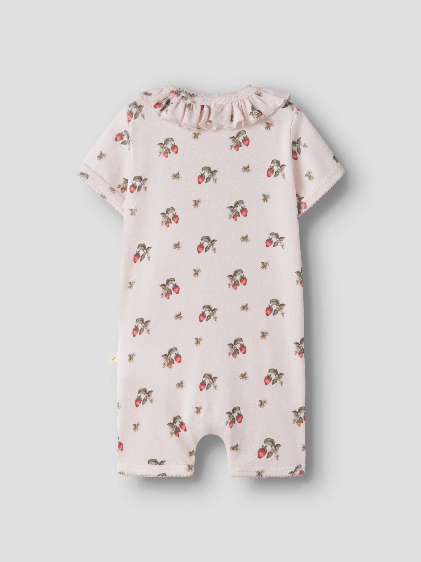 Gullig rosa sunsuit från Lil 'Atelier till nyfödd bebis flicka. Baby sunsuit body kortärmad till baby flicka, rosa med smultron och jordgubbar på. Ekologiska bebiskläder till flicka.
NBFGAYO SIK SS SUNSUIT LIL
13259756