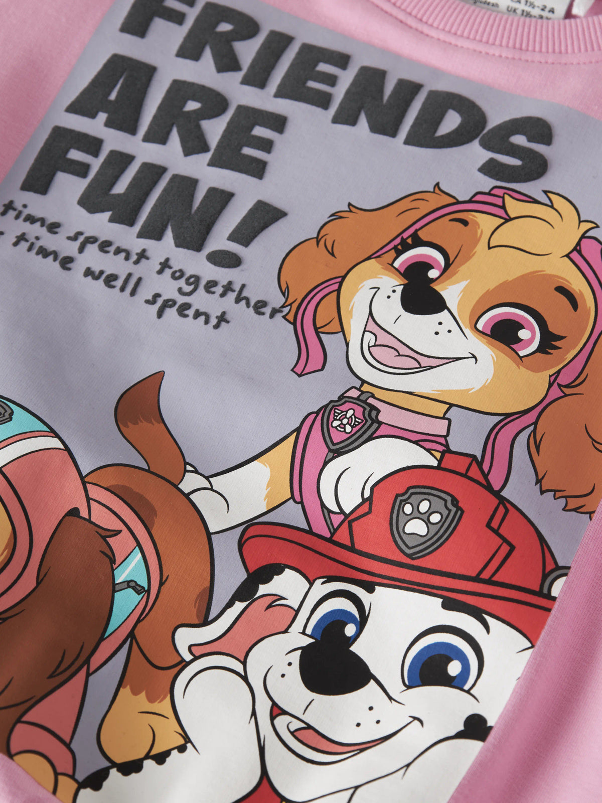 Name It Arina Paw Patrol sweatshirt  till flicka i rosa med Skye, Marshall och Liberty på framsidan.