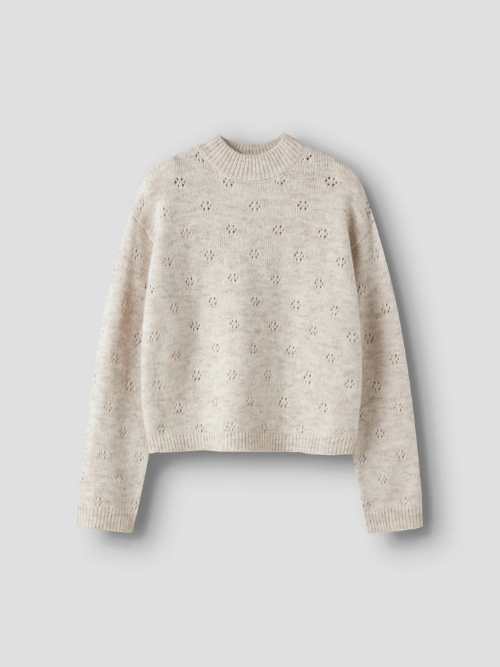 LMTD Namelyn kort stickad tröja ungdom flicka oatmeal beige med hålstickat mönster