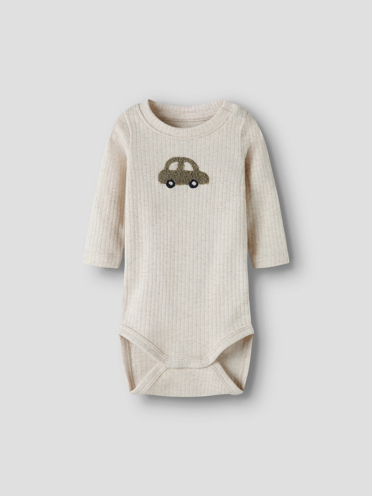 Name It Olander beige ribbad babybody med broderad bil för pojke