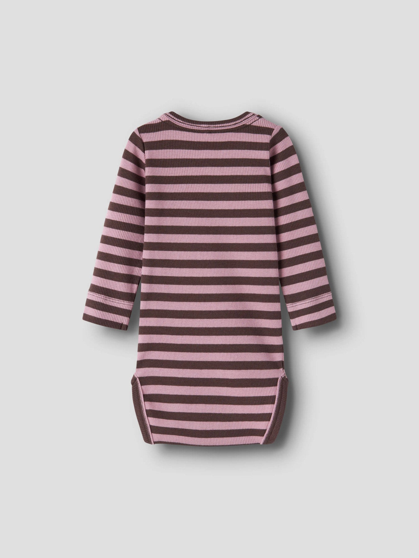 Name It rosa och vinröd randig ribbad body för baby unisex i ekologisk bomull och TENCEL™ Modal med tryckknappar och mjuk stretchkvalitet