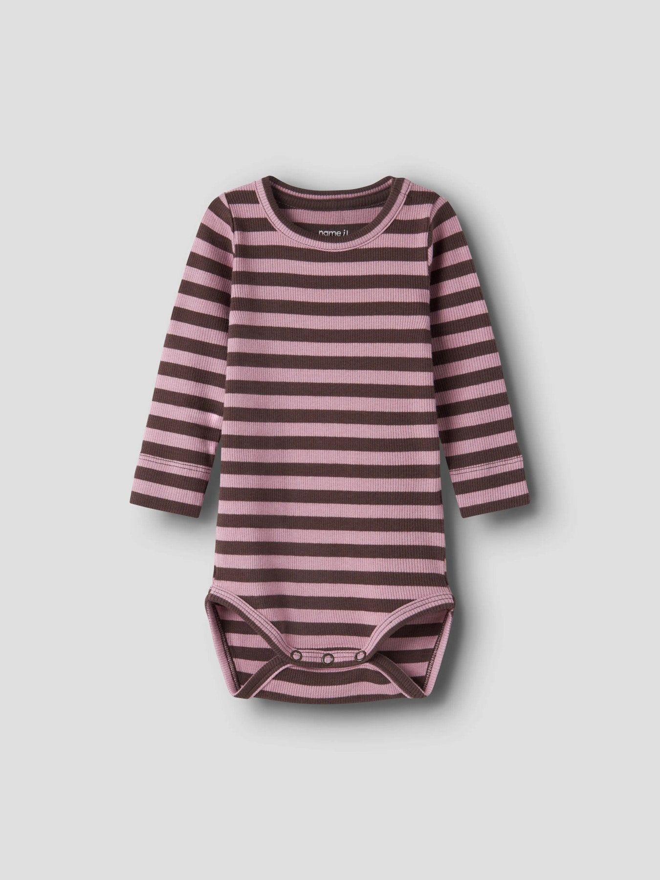 Name It rosa och vinröd randig ribbad body för baby unisex i ekologisk bomull och TENCEL™ Modal med tryckknappar och mjuk stretchkvalitet