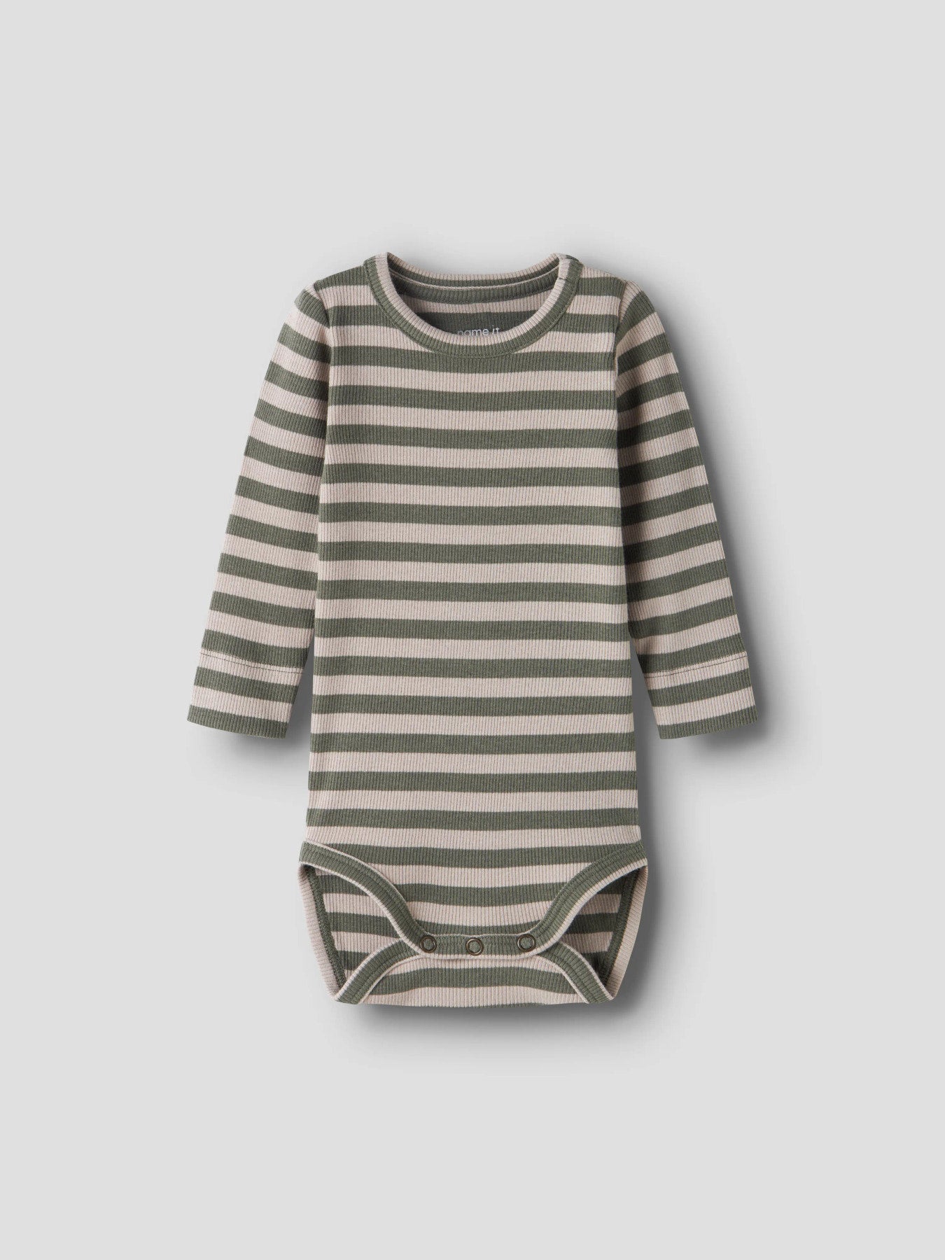 Name It grön randig ribbad body för baby unisex i ekologisk bomull och TENCEL™ Modal med tryckknappar och mjuk stretchkvalitet