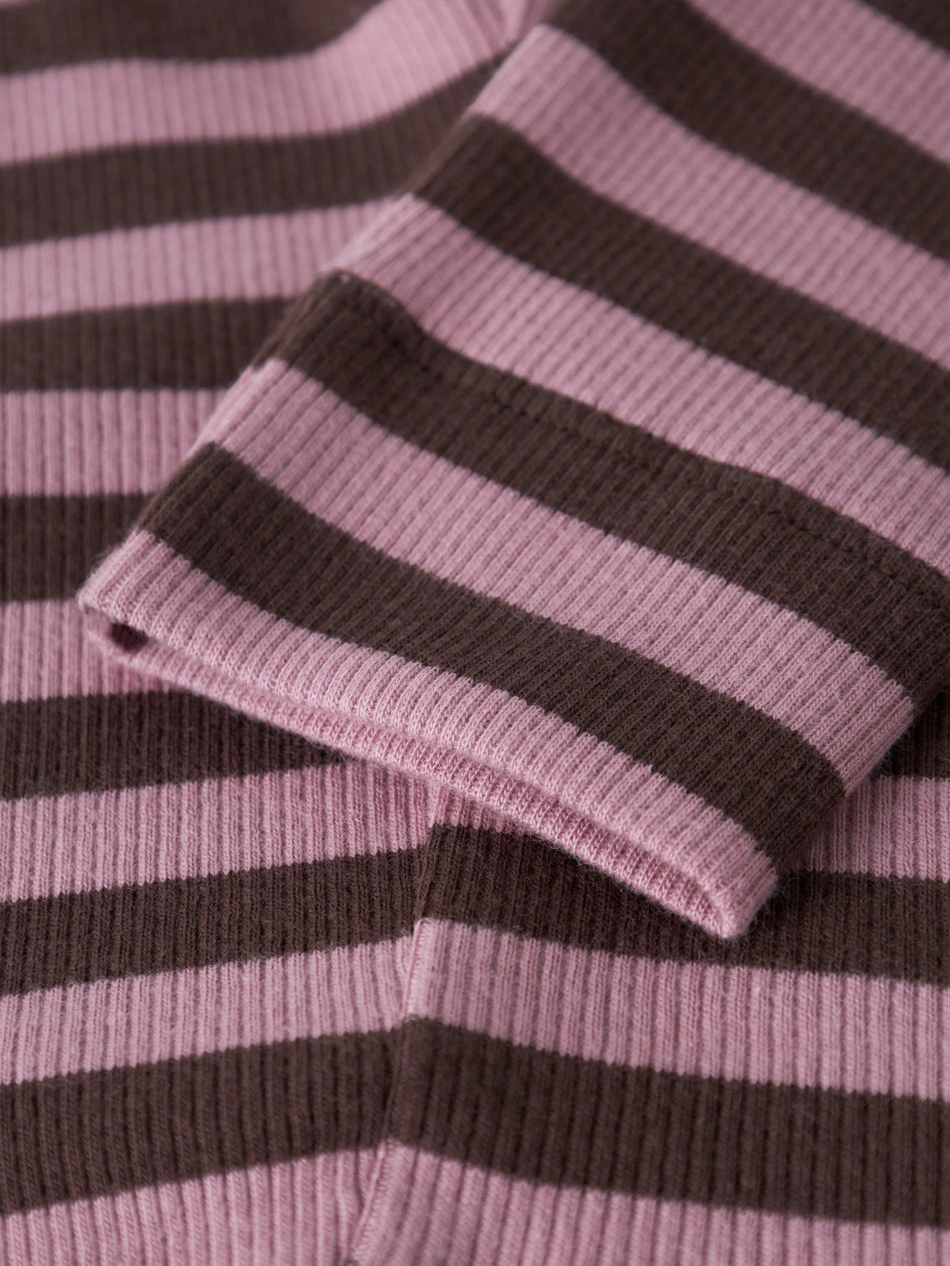 Name It rosa och vinröda ribbade leggings för baby unisex i ekologisk bomull och TENCEL™ Modal med elastisk midja och mjuk stretchkvalitet