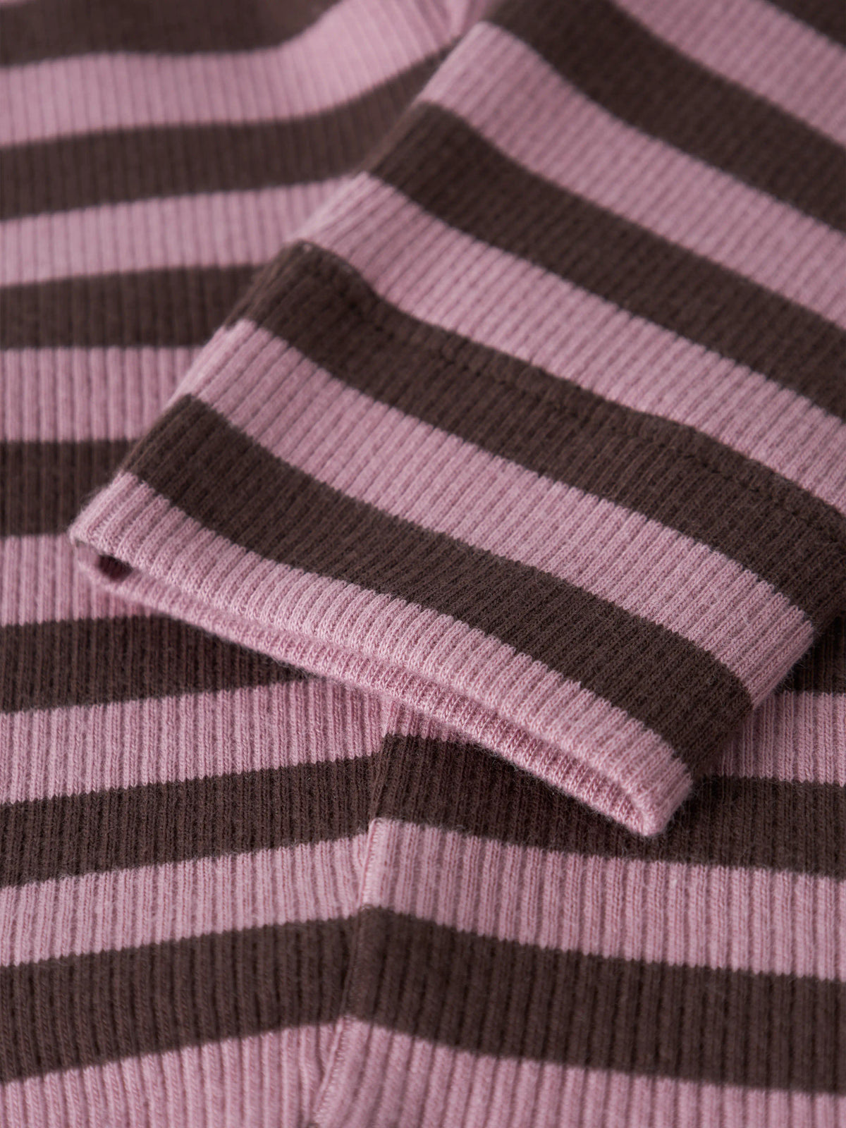 Name It rosa och vinröda ribbade leggings för baby unisex i ekologisk bomull och TENCEL™ Modal med elastisk midja och mjuk stretchkvalitet