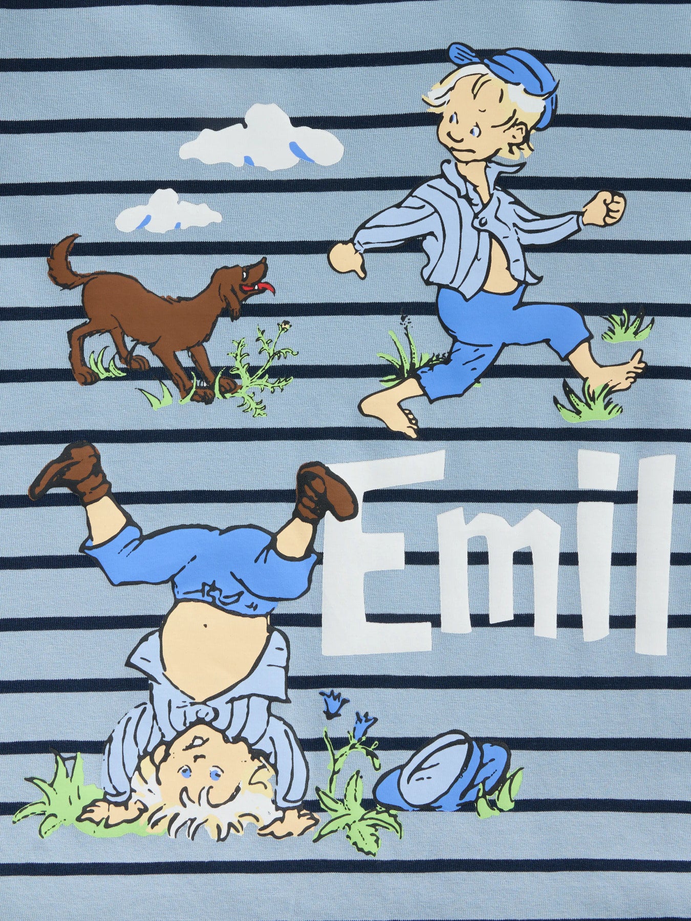 Randig Emil i Lönneberga tröja till pojke. Kortärmad blå t-shirt, randig med Astrid Lingdrens älskade Emil, mysse och bysse från Lönneberga. 
NMMMIALL EMIL SS NREG TOP BOX SKY
13261310