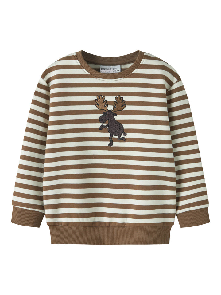 Rafan randig sweatshirt från Name It i brunt och gräddvitt med broderad älg på bröstet.