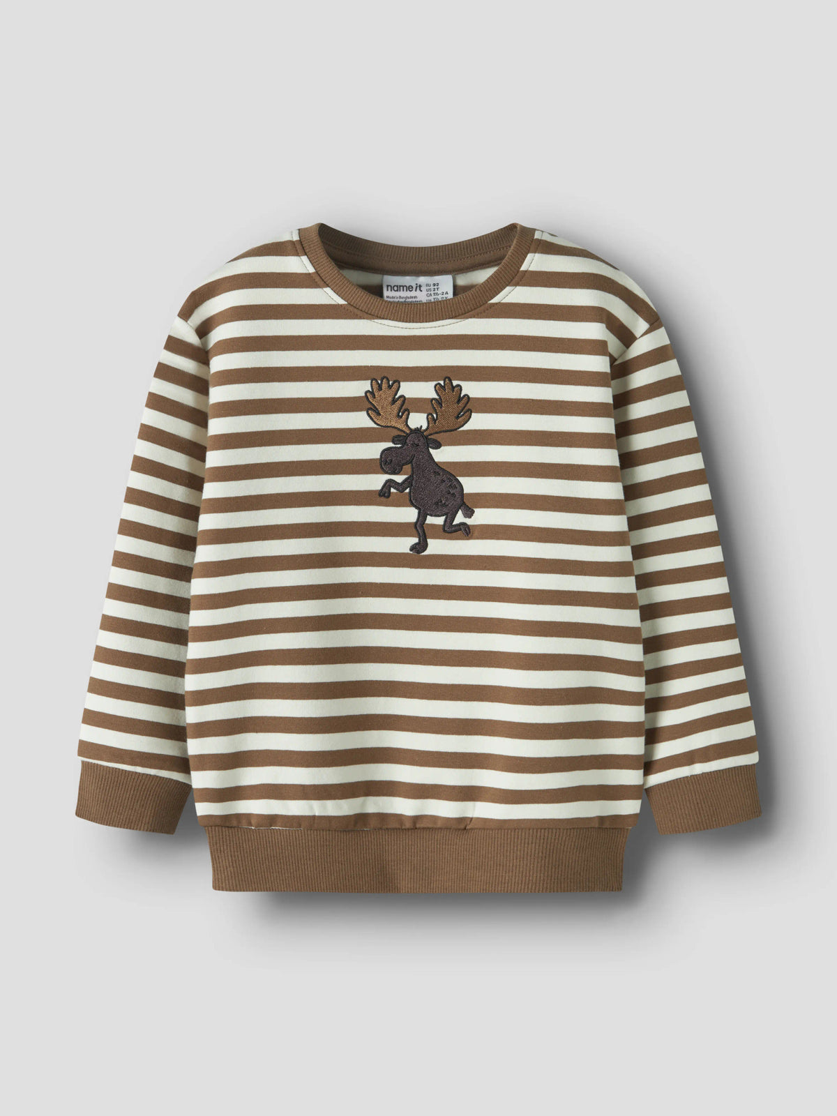 Rafan randig sweatshirt från Name It i brunt och gräddvitt med broderad älg på bröstet.