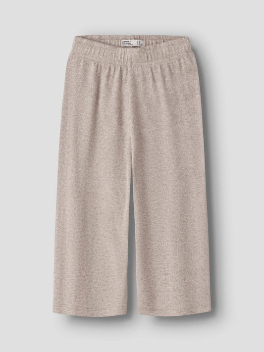 Rammi beige glitterbyxor till flicka från Name It med vida ben, framifrån