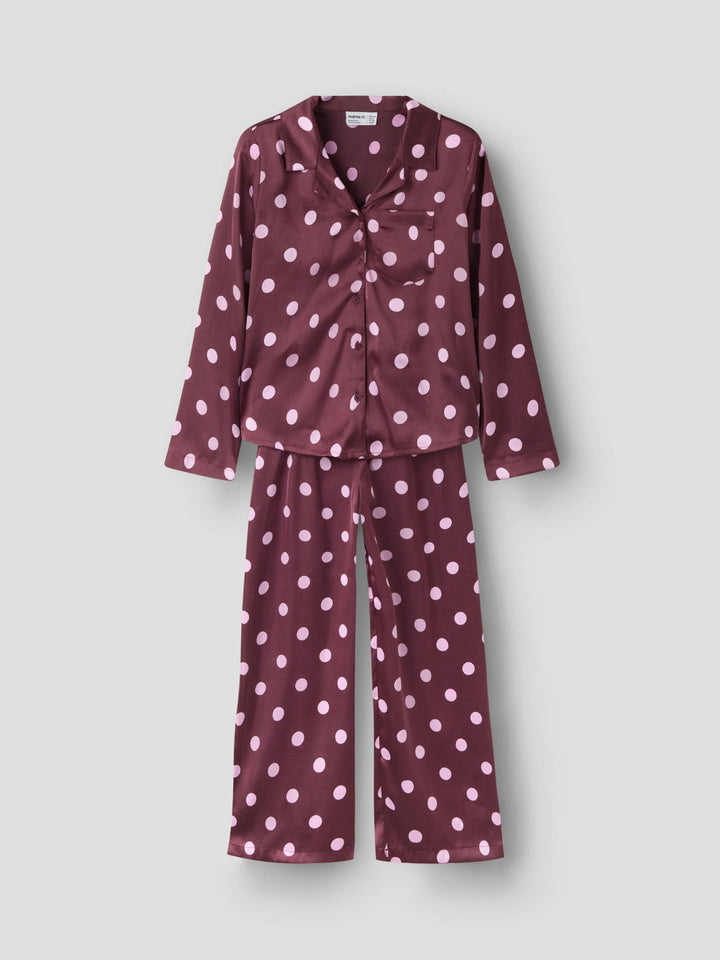 Name It Ruthq prickig satinpyjamas för flicka med skjorta och långbyxor framifrån