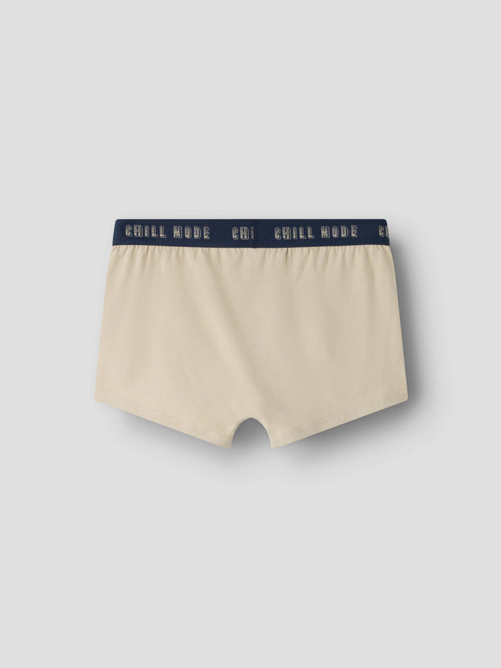 Redesq boxerkalsonger 3-pack för pojke från Name It i marinblått, beige och randigt med CHILL MODE på resåren.