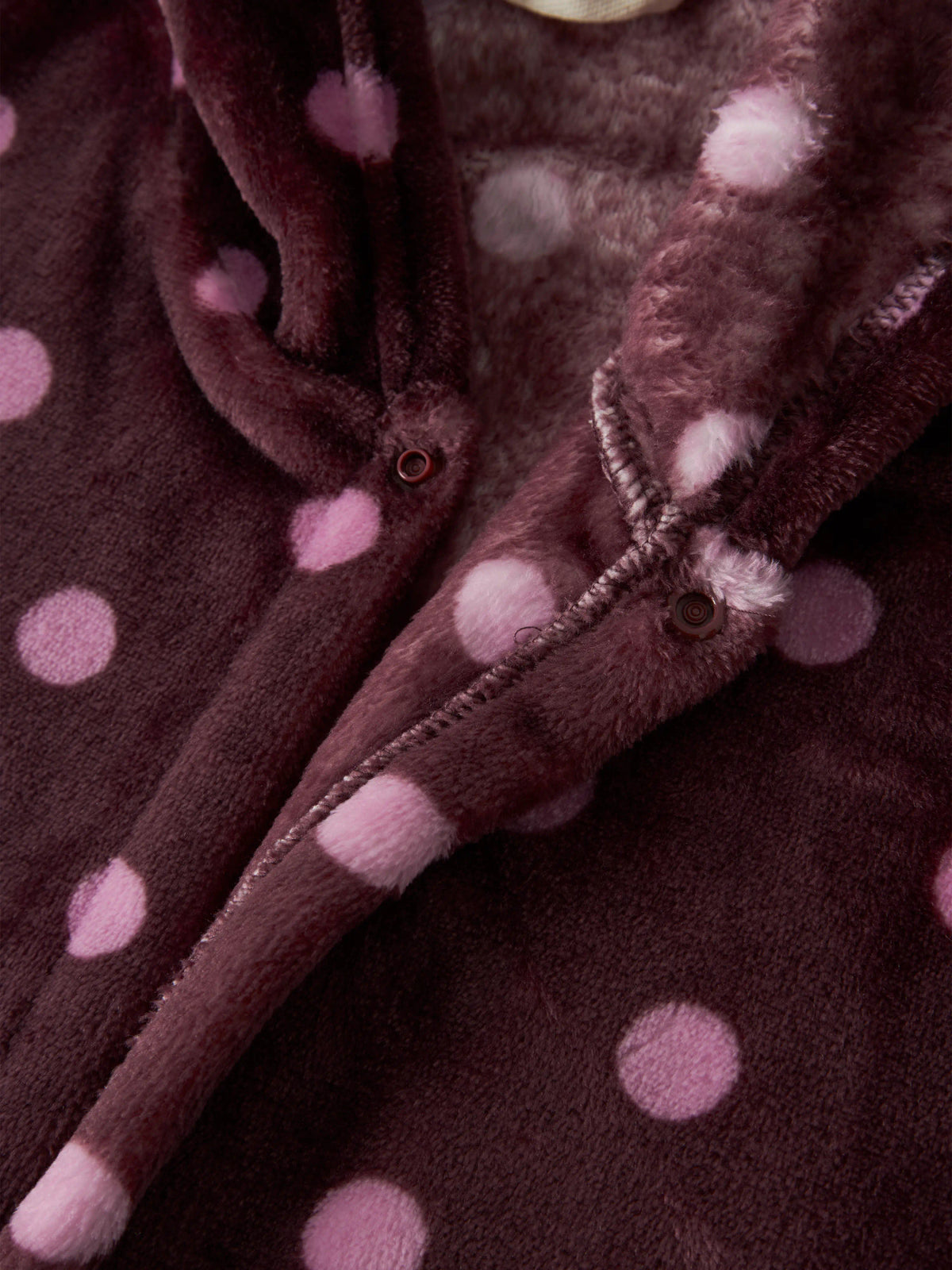 Name It Reteq prickig morgonrock i velour för flicka med huva skärp och fickor framifrån
