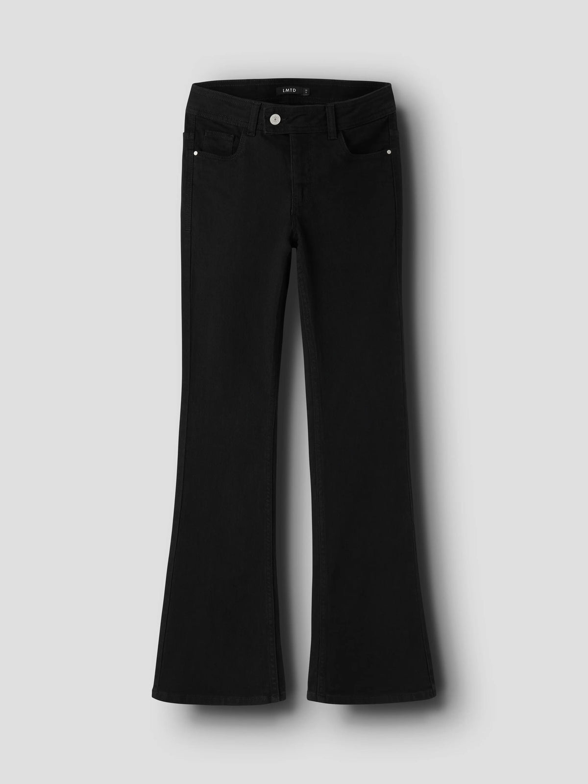 Black Bices utsvängda jeans från LMTD, framifrån – 13262140