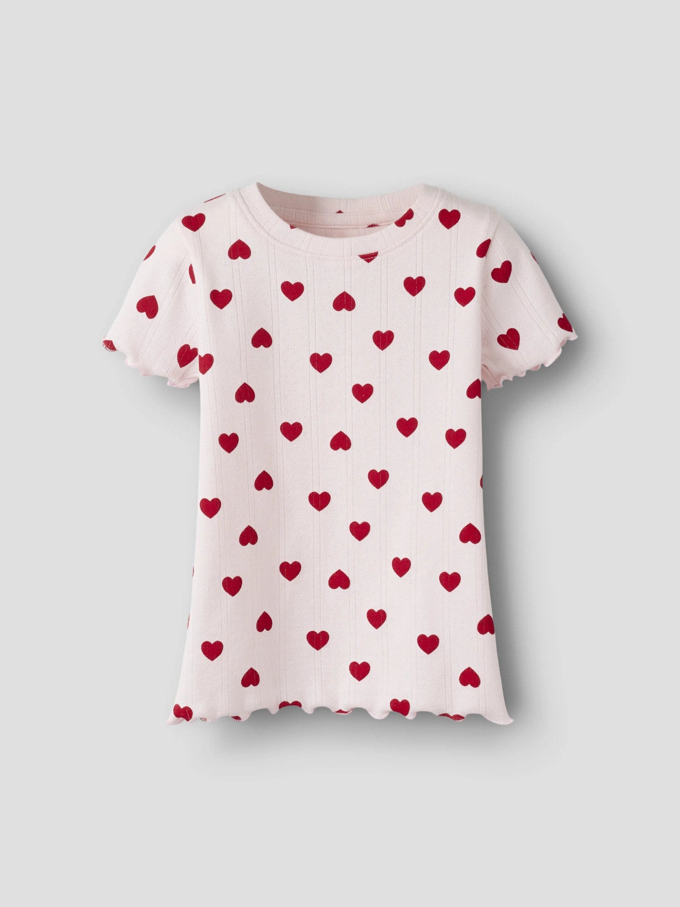 Rosa söt topp till flicka från Name it. Barn t-shirt med hjärtan i rosa och rött, ekologiska barnkläder till flicka.
NMFHILARY SS TOP
13262296