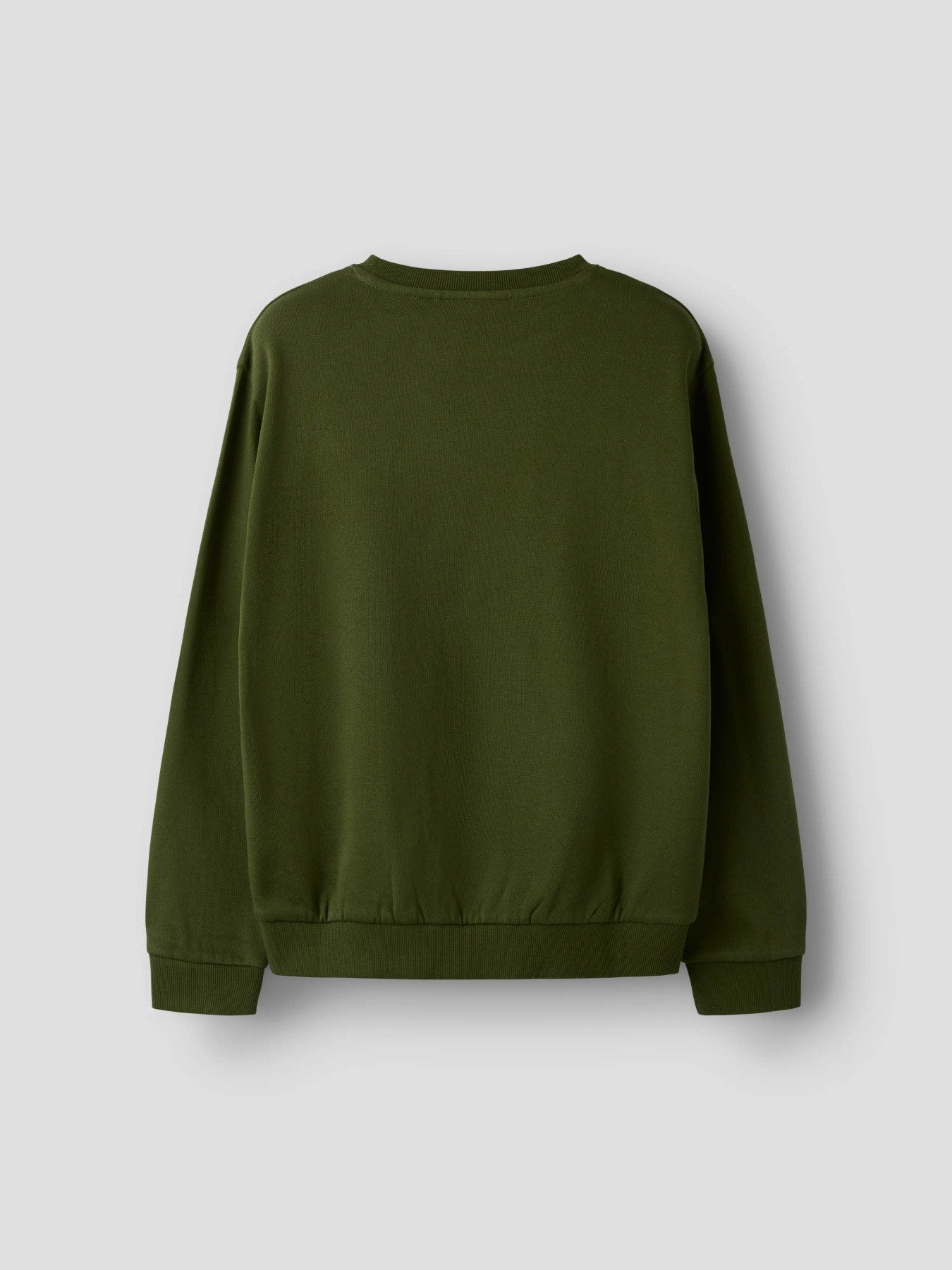 Name It Flo sweatshirt i Rifle Green för pojke, grön sweatshirt i ekologisk bomull med rund hals och liten logobadge.