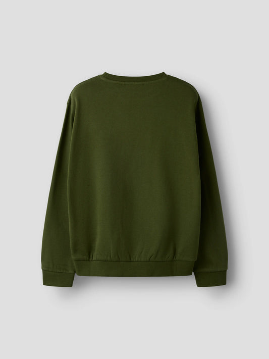 Name It Flo sweatshirt i Rifle Green för pojke, grön sweatshirt i ekologisk bomull med rund hals och liten logobadge.