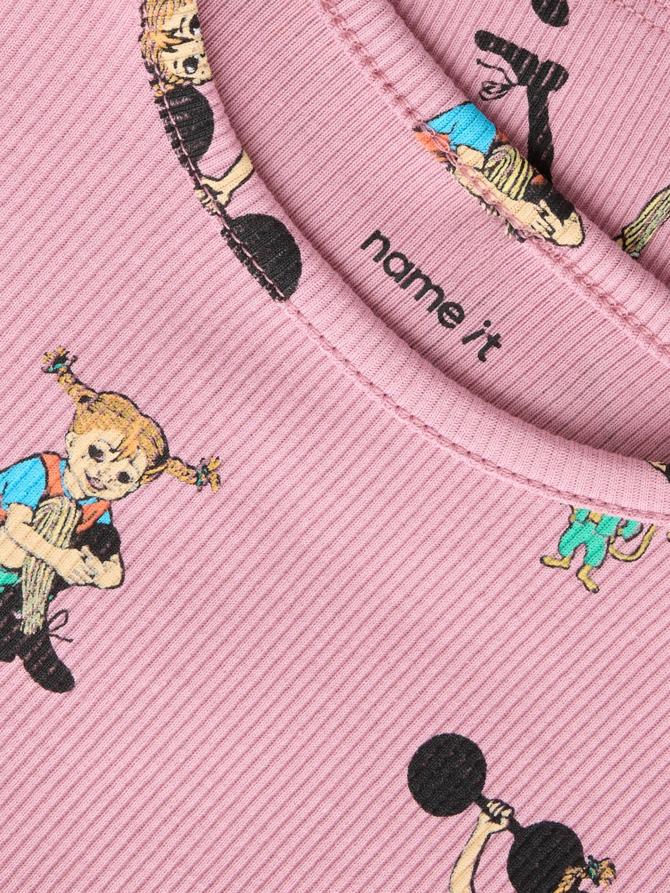 Name It Ara Pippi Långstrump långärmad ribbad tröja i rosa ekologisk bomull för flicka.