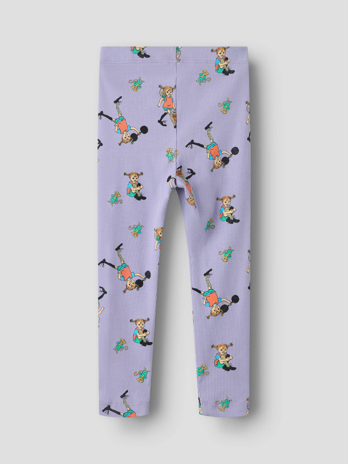 Name It Ara Pippi Långstrump leggings i lila ribbad ekologisk bomull för flicka med Pippi-motiv.