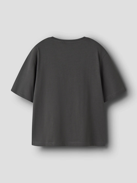 Huntrix tröja med det populära Kpop bandet på kortärmad t-shirt till flicka. Grå topp med K-pop Demon Hunters från Name it.
NKFMAJA KPOP SS NREG TOP BOX LNOOS SKY
13264033