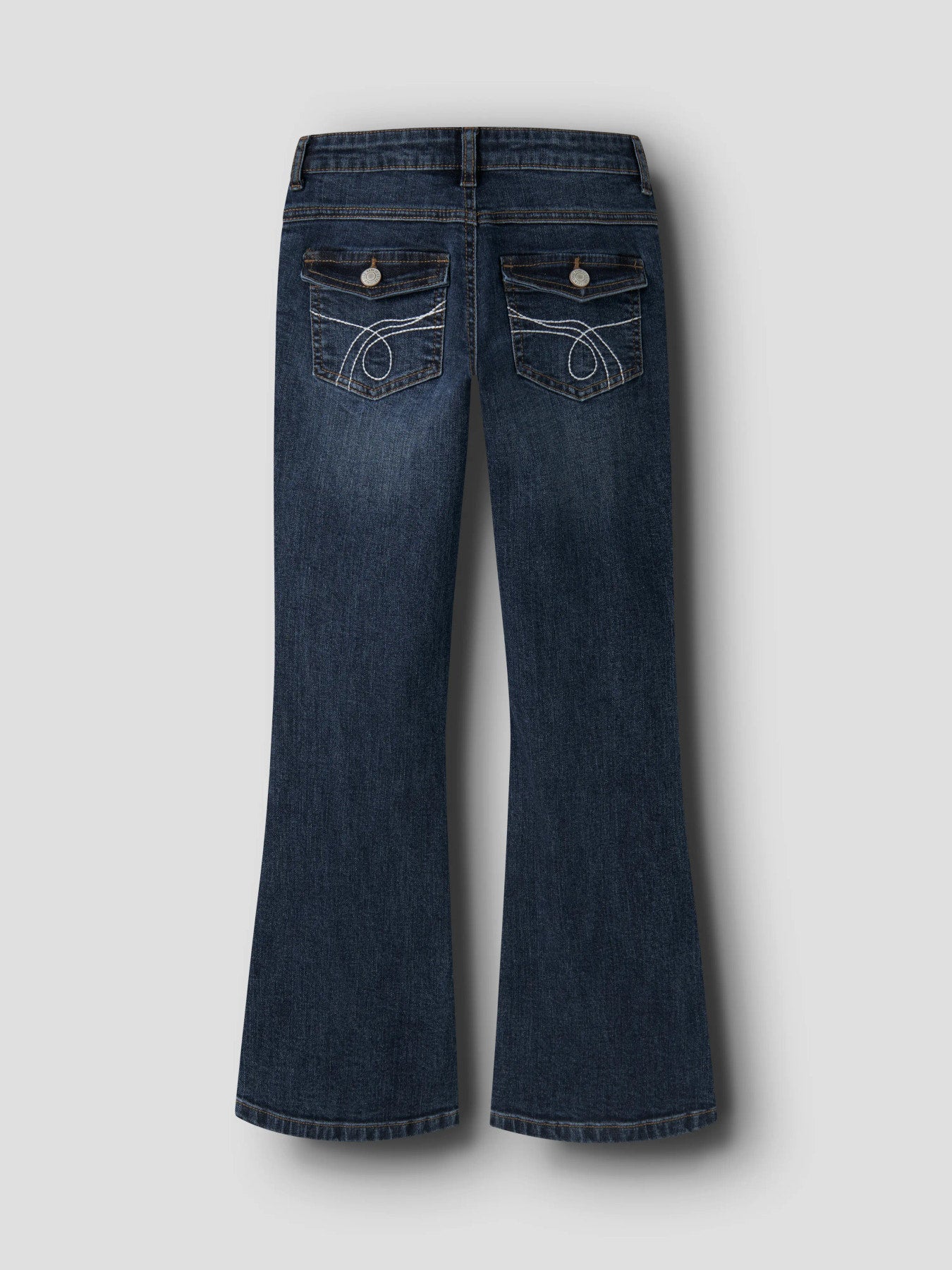 Mörkblå bootcut jeans med broderade bakfickor med lock och låg midja för flicka från Name It.