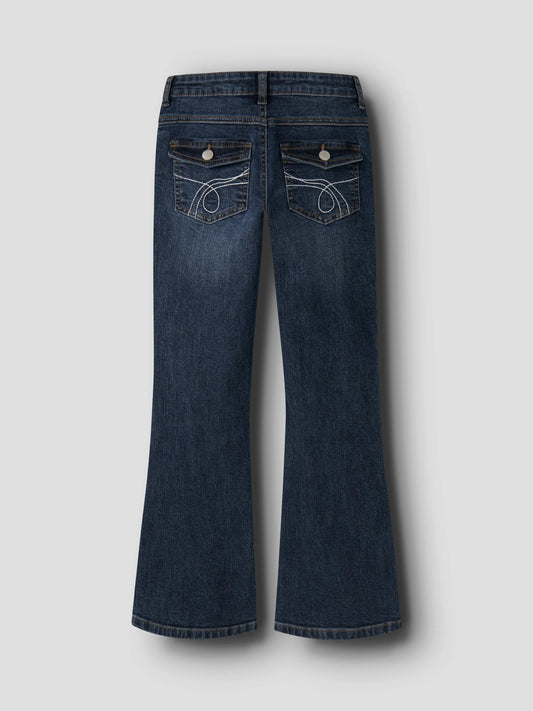 Mörkblå bootcut jeans med broderade bakfickor med lock och låg midja för flicka från Name It.