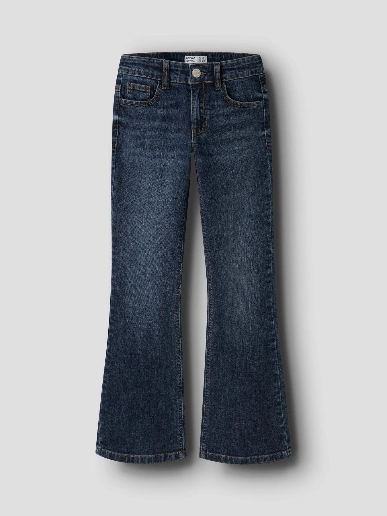 Mörkblå bootcut jeans med broderade bakfickor med lock och låg midja för flicka från Name It.