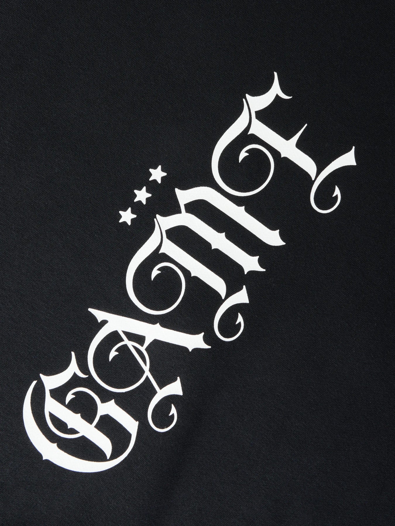 Svart Name It hoodie för pojke med texttryck fram och på ryggen.