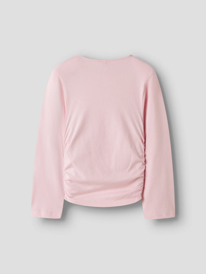 Name It Nabella långärmad topp för flicka kids Parfait Pink med rynkdetalj och textprint – 13265073