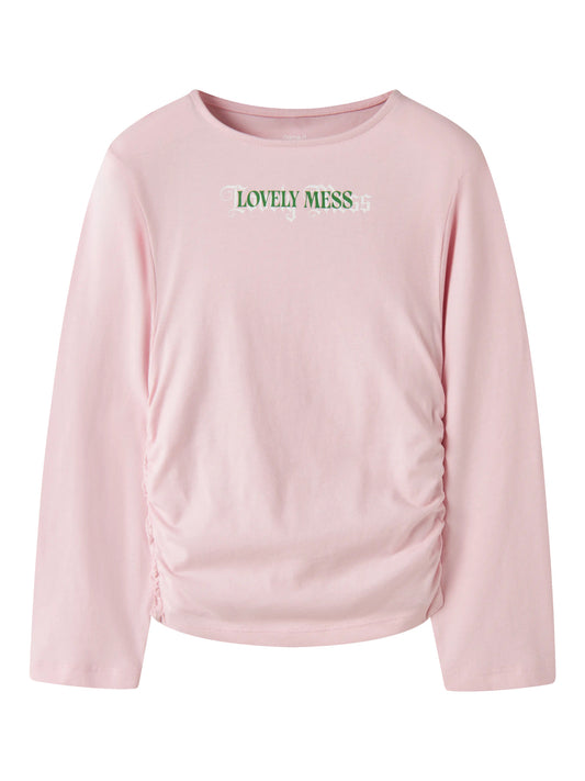 Name It Nabella långärmad topp för flicka kids Parfait Pink med rynkdetalj och textprint – 13265073