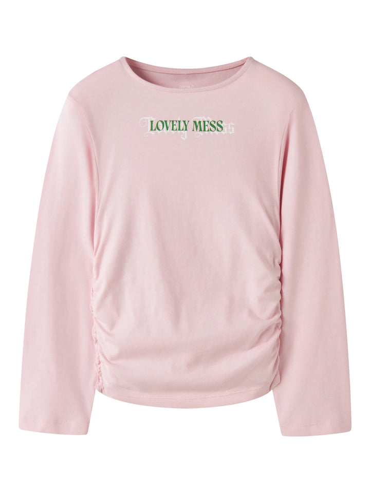 Name It Nabella långärmad topp för flicka kids Parfait Pink med rynkdetalj och textprint – 13265073