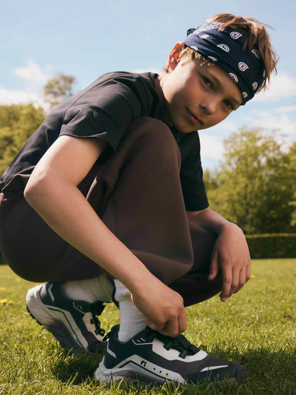 Name It Norm sneakers för pojke med snabbsnörning i svart, brunlila, vitt och grönt