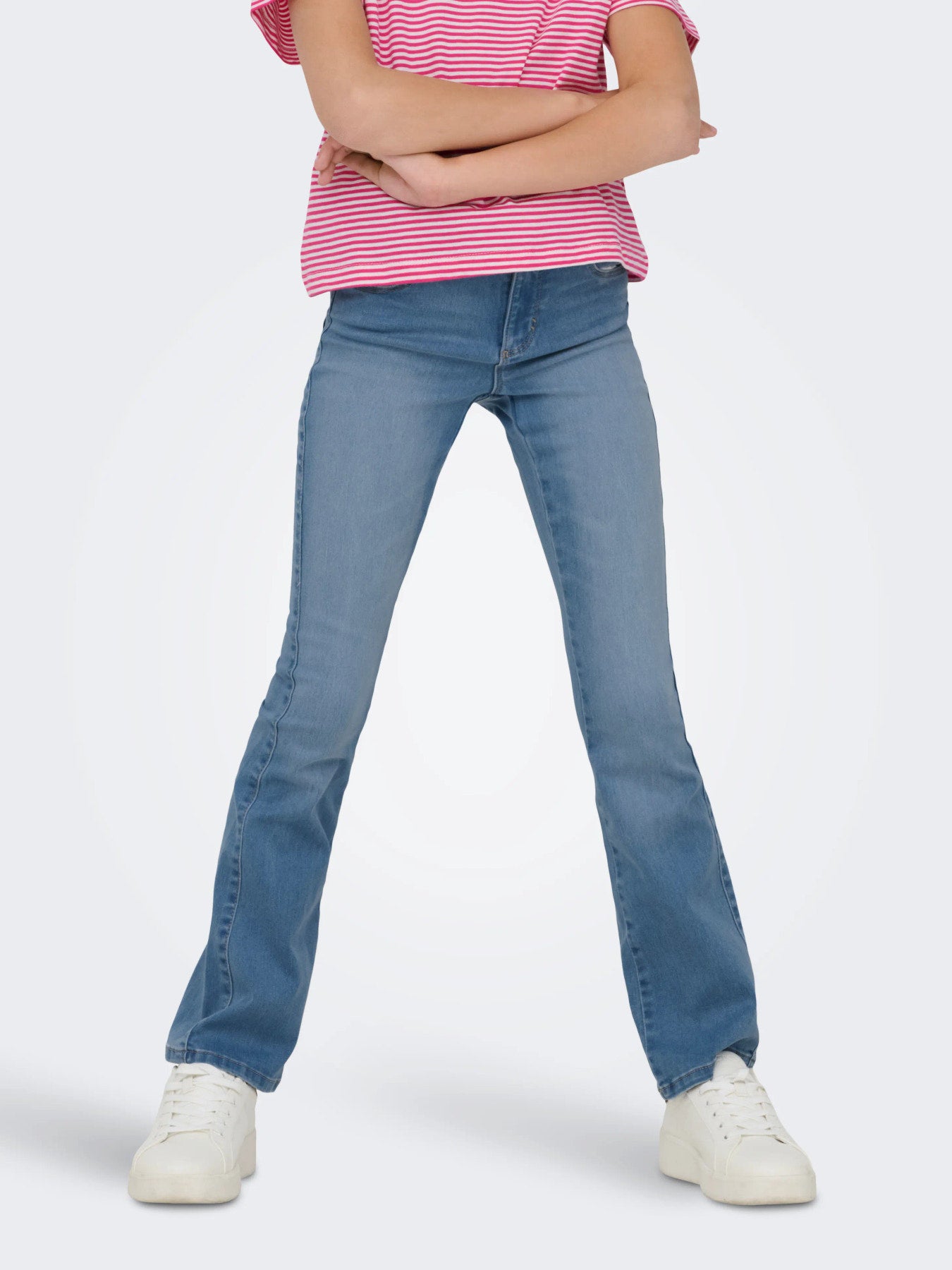 Ljus blå utsvängd flared barn jeans från Only girl till flicka. Ungdoms jeans bootcut från Only kids girl till flicka, ungdom tjej jeans.
KOGROYAL LIFE REG FLARED PIM020 NOOS
15281015