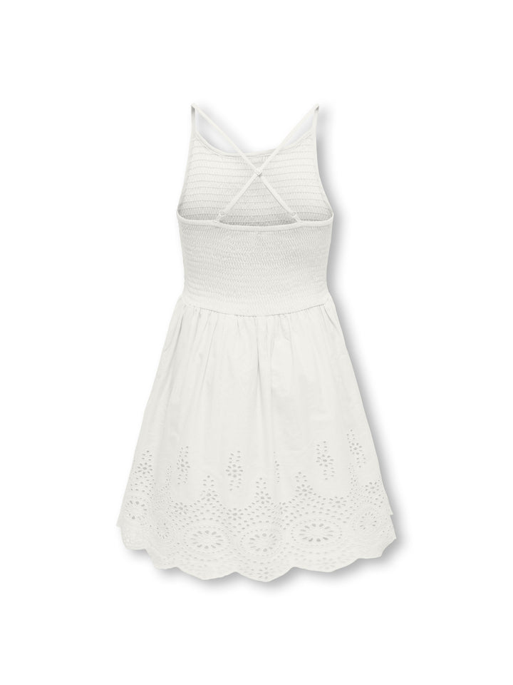 Magiskt fin vit examens klänning till flicka. Klänning med smala axelband till ungdom tjej. Fina detaljer, spet detaljer och korsade axelband.
Ungdomskläder vit klänning från Only kids.
KOGBONDI LIFE STRAP EMB DRESS WVN
15368460