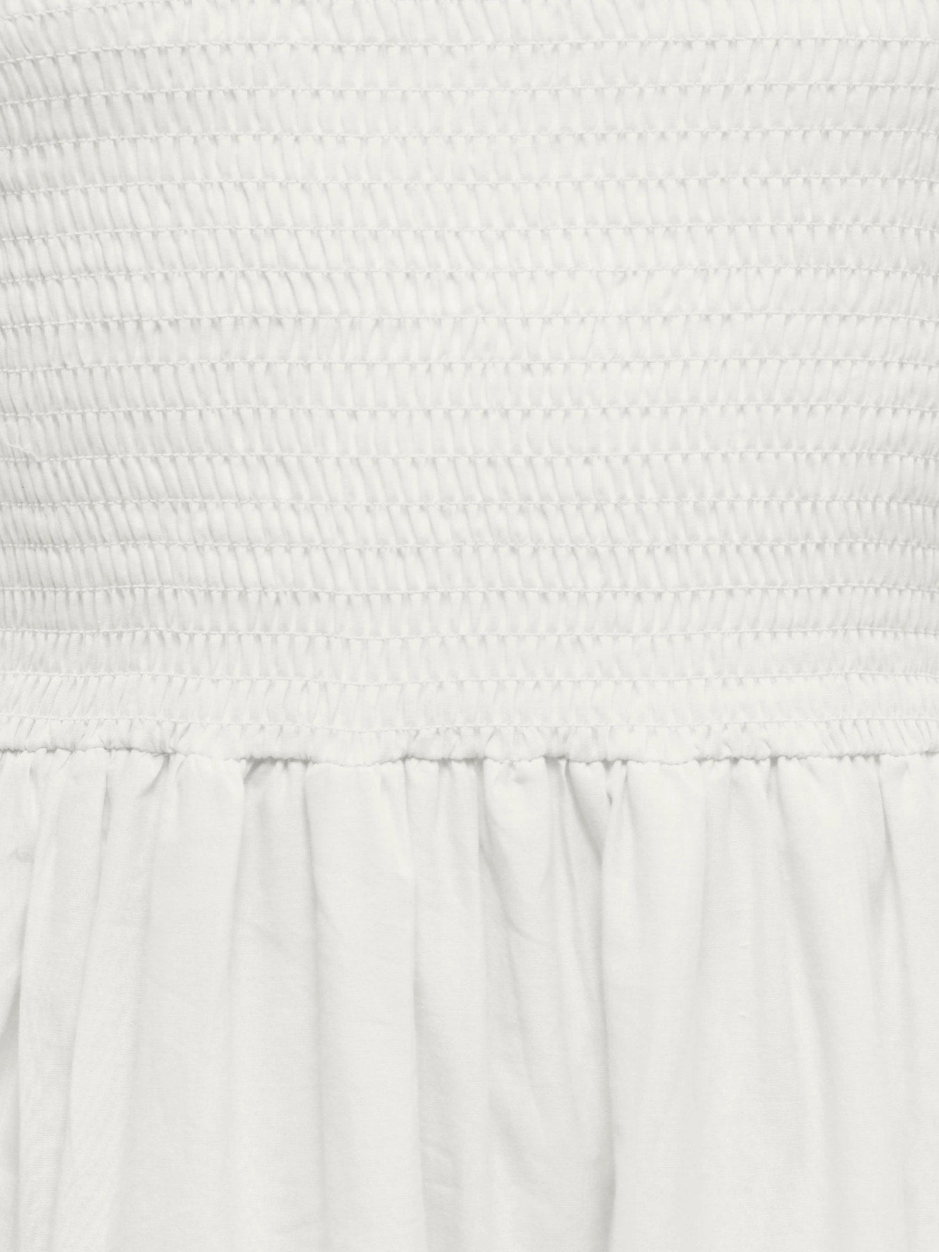 Magiskt fin vit examens klänning till flicka. Klänning med smala axelband till ungdom tjej. Fina detaljer, spet detaljer och korsade axelband.
Ungdomskläder vit klänning från Only kids.
KOGBONDI LIFE STRAP EMB DRESS WVN
15368460