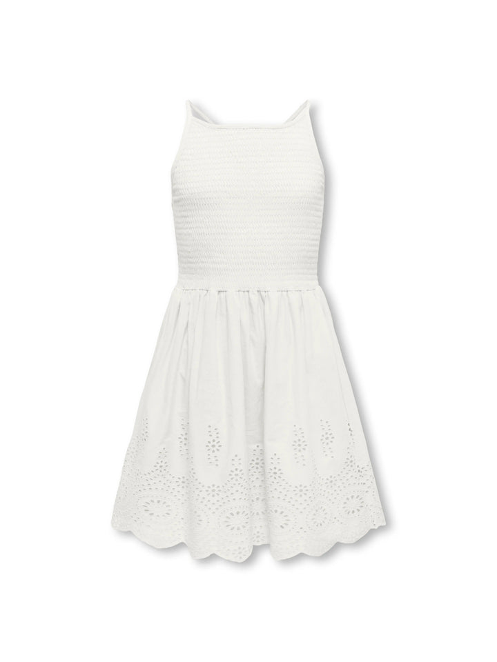 Magiskt fin vit examens klänning till flicka. Klänning med smala axelband till ungdom tjej. Fina detaljer, spet detaljer och korsade axelband.
Ungdomskläder vit klänning från Only kids.
KOGBONDI LIFE STRAP EMB DRESS WVN
15368460