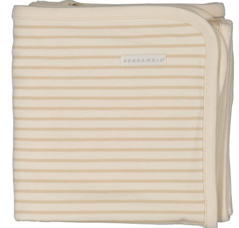 Randig baby filt i ekologisk bomull till din bebis flicka och pojke. Beige babyfilt från Geggamoja. 