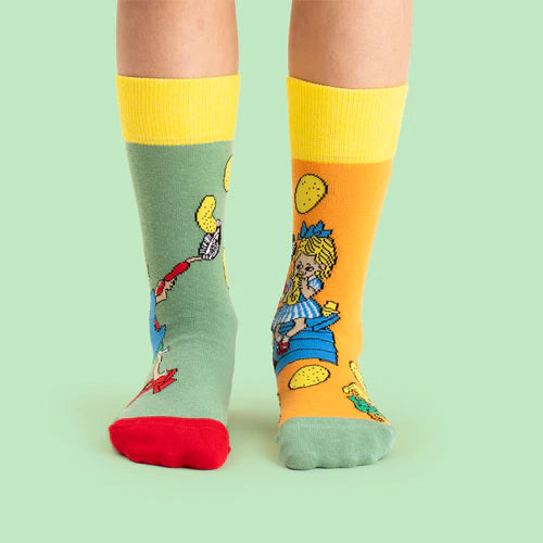 Färgglada Pippa Långstrump steker pannkakor strumpor till barn. Roliga mönstrade Pippi strumpor i rockasocka tema till flicka och pojke från Svensk Husman