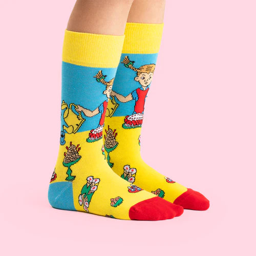 3 pack barn strumpor med Pippi Långstrump. Roliga färgstarka mönstrade strumpor med Astrid Lindgrens fina motiv av Pippi, Tommy och Annika. Lilla Gubben och Herr Nilsson är också med på dessa glada färgglada strumpor i fin present förpackning av Villa Villekulla.