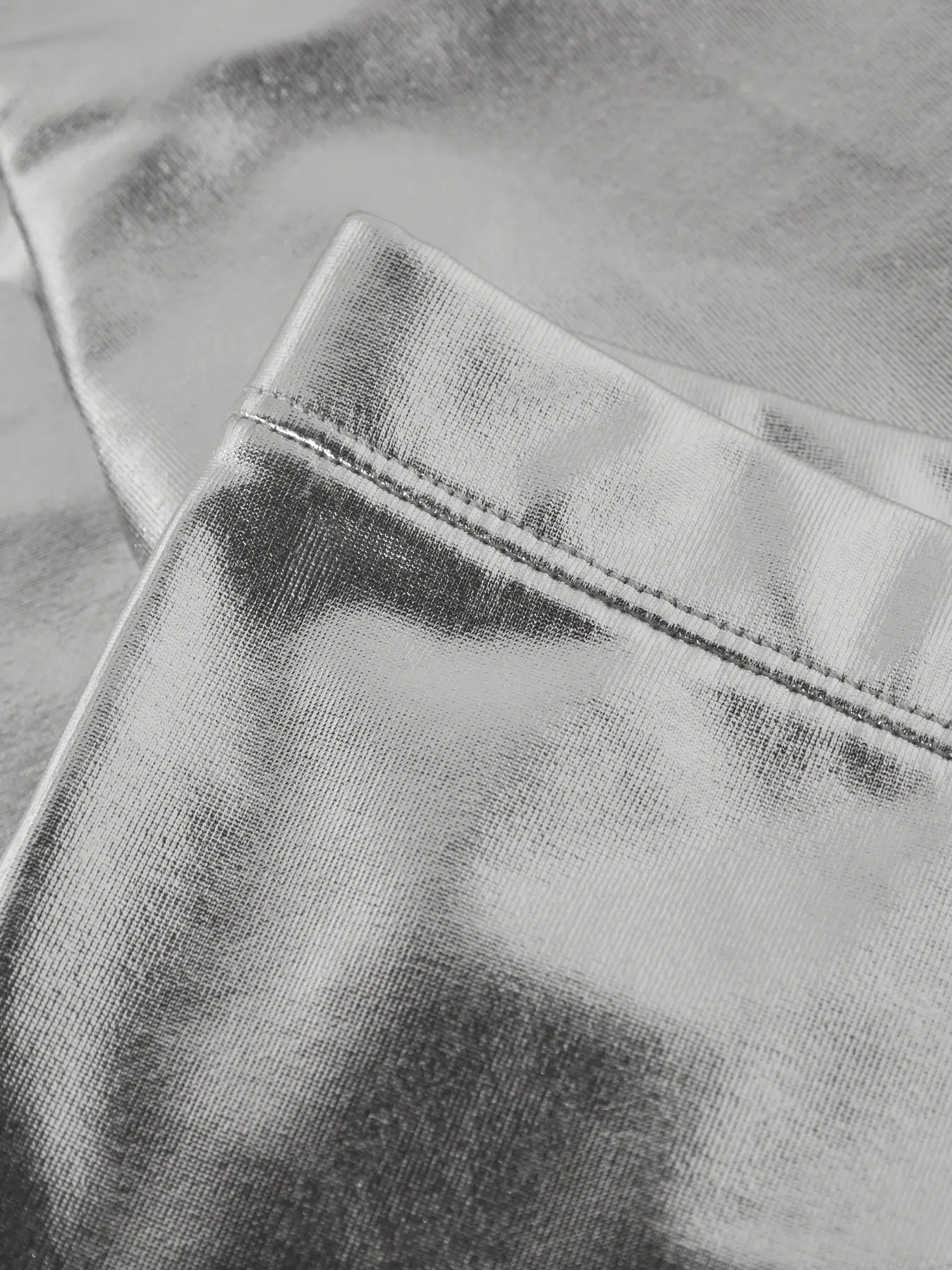 Silver färgade leggings till flicka. Tjej byxor med silver glans från Nameit 
NMFRISPA LEGGING
13249398