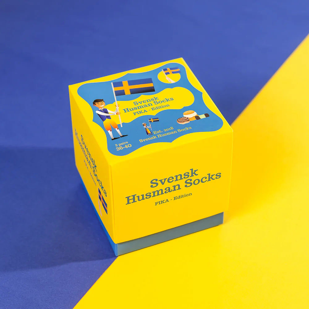 3 pack herr och dam strumpor med svenskt fika som tema. SVENSK HUSMAN FIKA STRUMPOR 
3-sorters rolia mönstrade färgglada fika-strumpor, damsugare, semla och kanelbulle strumpor
