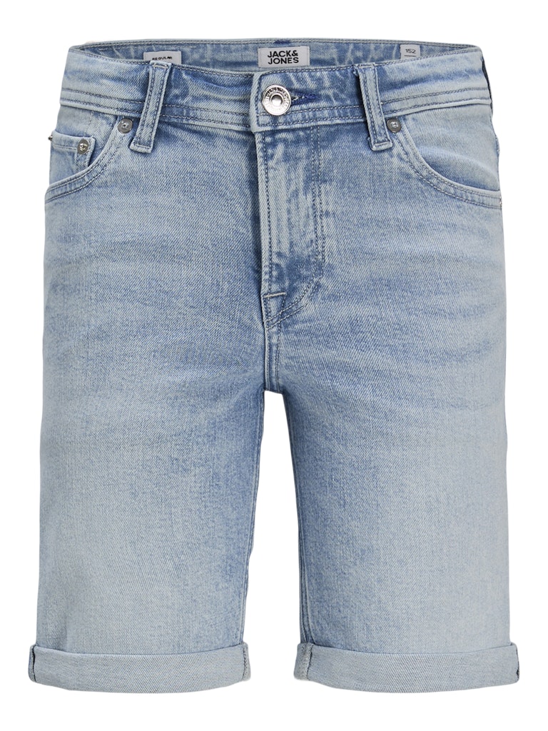 Snygg klassisk blå jeans shorts till kille barn, ungdom från Jack and Jones. Stretchig trendig jeansshorts 
för sommar och sol .
JJIRICK SHORTS 
12269799 
