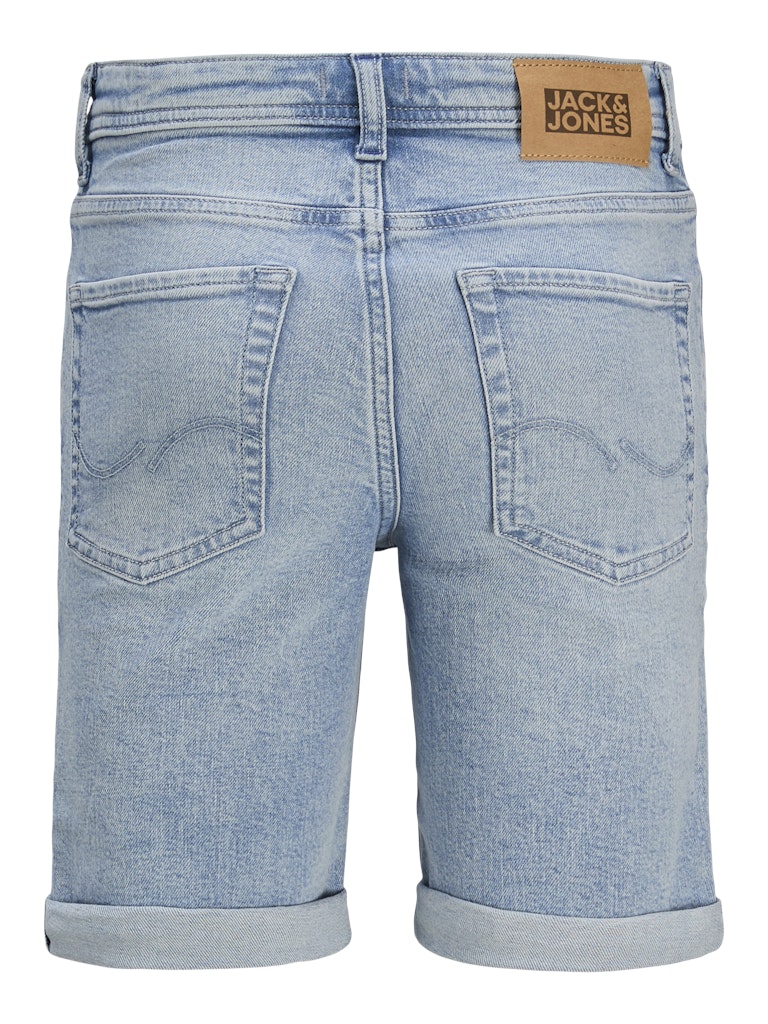 Snygg klassisk blå jeans shorts till kille barn, ungdom från Jack and Jones. Stretchig trendig jeansshorts 
för sommar och sol .
JJIRICK SHORTS 
12269799 
