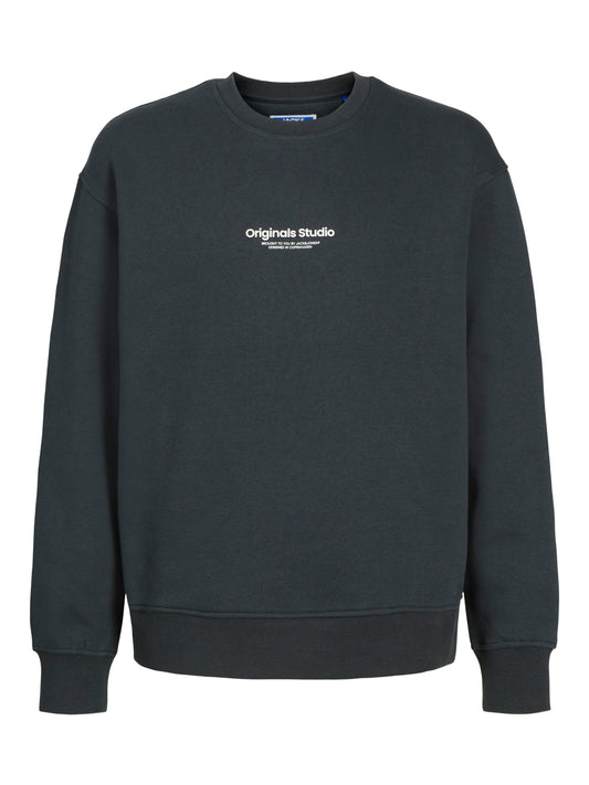 Grön långärmad tröja i sweatshirt från Jack & Jones till ungdom kille, pojke och även äldre barn.
Kvalitets sweatshirt tröja för vardagsbruk. Borstad tyg med en mjuk touch på insidan.

Produkttyp: Sweatshirts
Hals: Rund hals
Ärm: Lång ärm
Kroppstyp: Junior
Passform: Lös passform