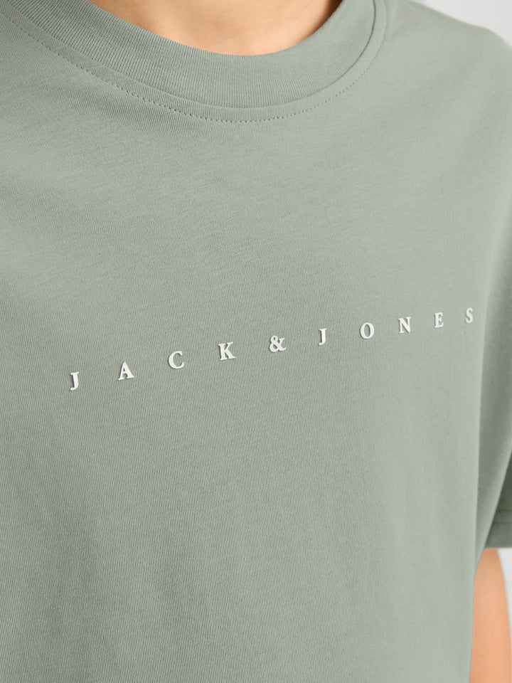 Grön enfärgad t-shirt från Jack & Jones junior till ungdom kille. Tröja till pojke från Jackandjones i ekologisk bomull. Ekologiska barnkläder.
JJESTAR JJ TEE SS NOOS JNR
12237435