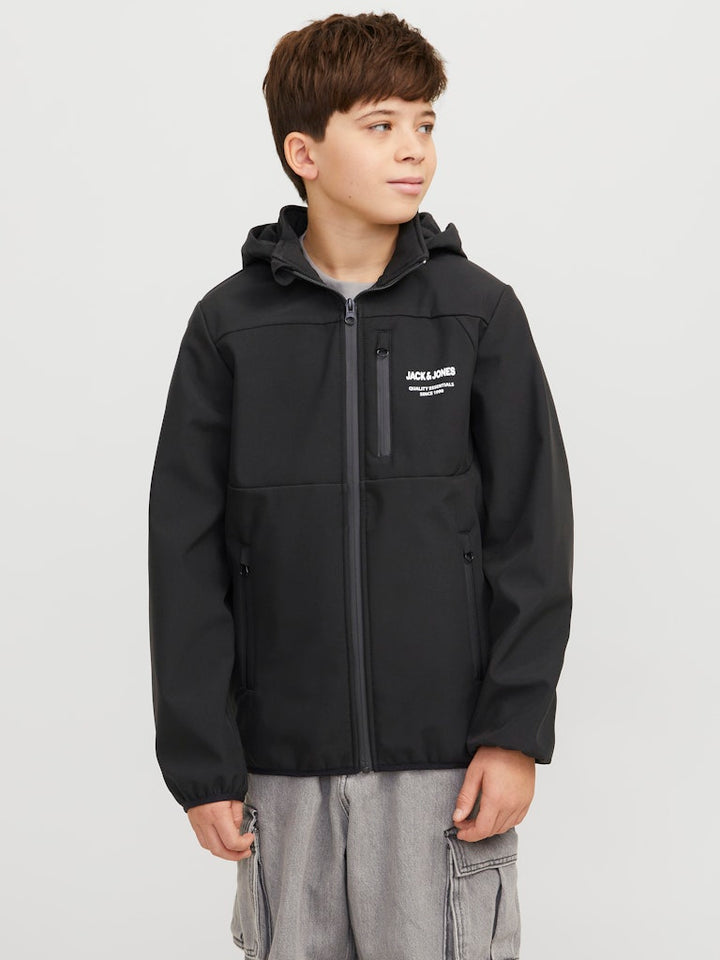 Svart softshell jacka till pojke. Ungdomskläder från Jack and Jones till kille. Vind och vattentät jacka.
JJETHEO SOFTSHELL JACKET NOOS JNR
12269432